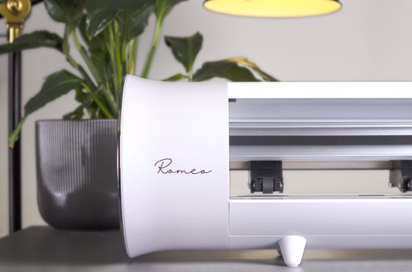 Siser® Romeo™ 24" High-Definition Cutter with Roll Holder - Image 3